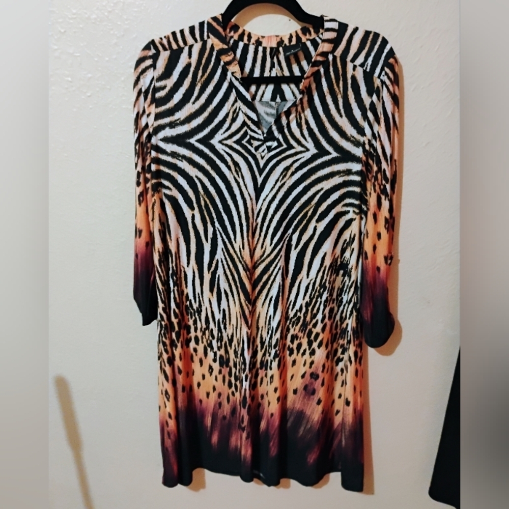 🌞 7 for $12 New Directions Size Small Animal Print V-Neck Dress